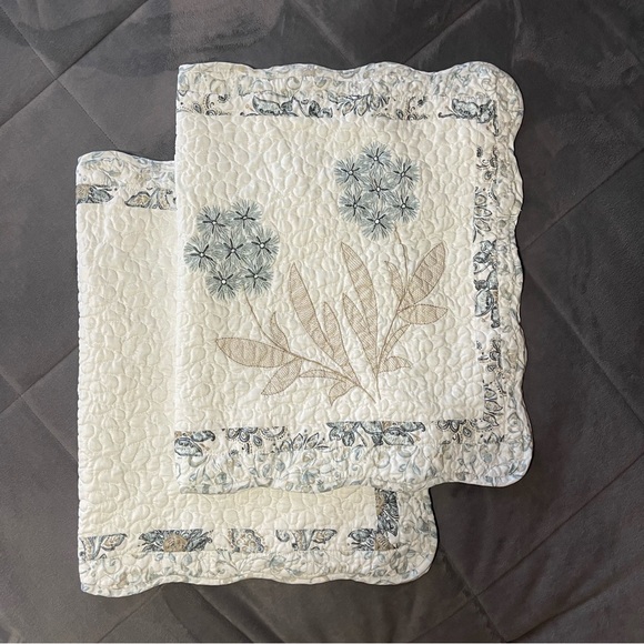 3 Piece King Size Floral Quilt Set with Scalloped Detail - Picture 4 of 6